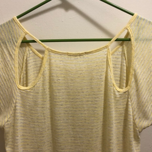 Yellow striped high low tee with cutouts - Picture 4 of 4